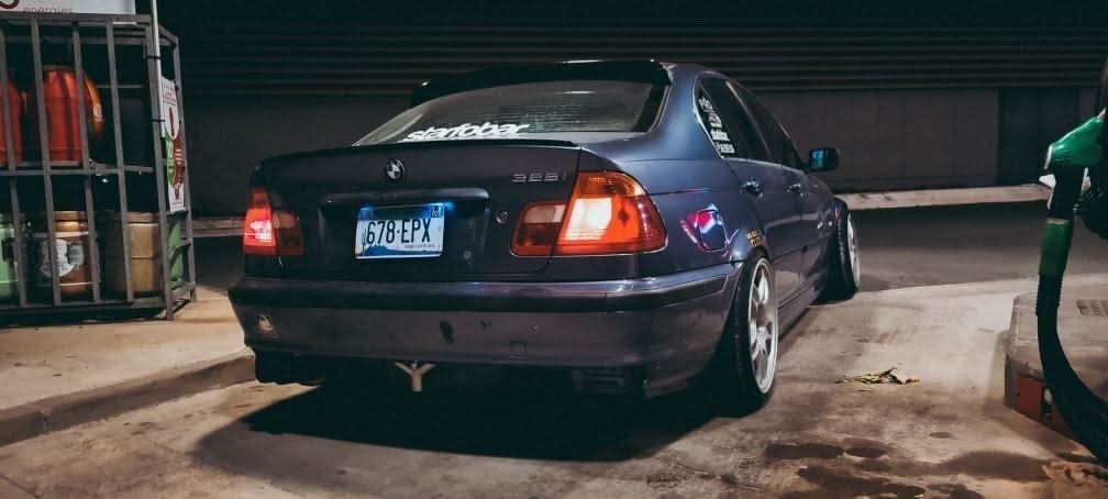 BMW E46 Sedan Series 3 Black HM Roof Spoiler (1998 - 2006)