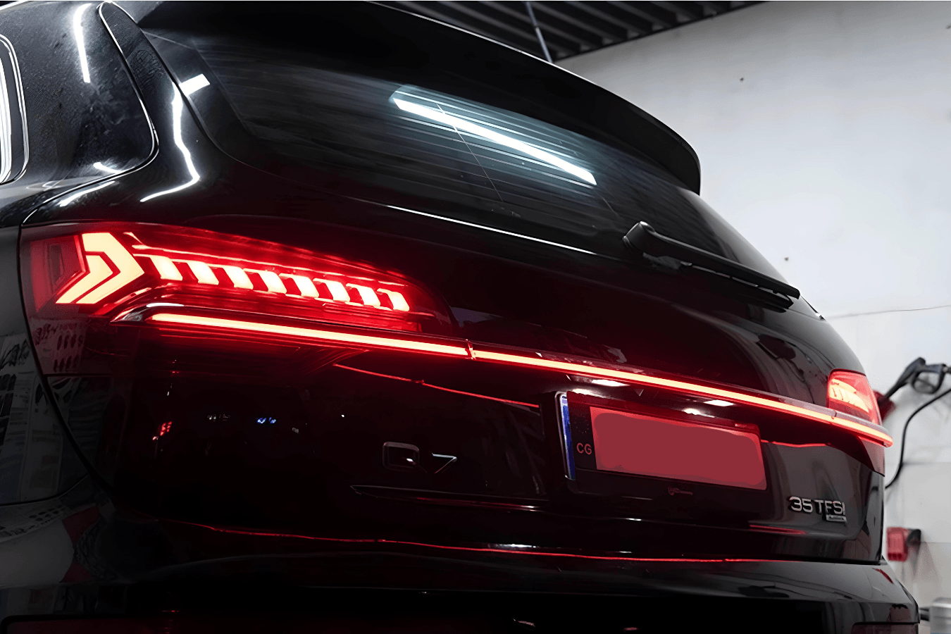 Audi 1st Gen Q7 Matrix LED Taillights (2006 - 2015)