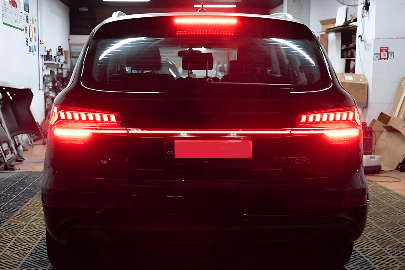 Audi 1st Gen Q7 Matrix LED Taillights (2006 - 2015)