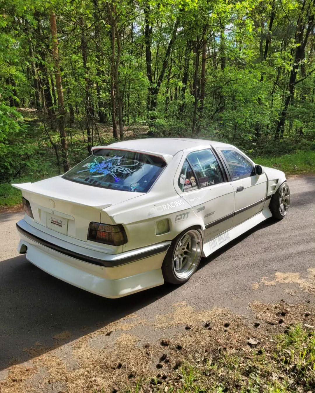 BMW E36 Vented Front Over-Fenders (1990-1999)
