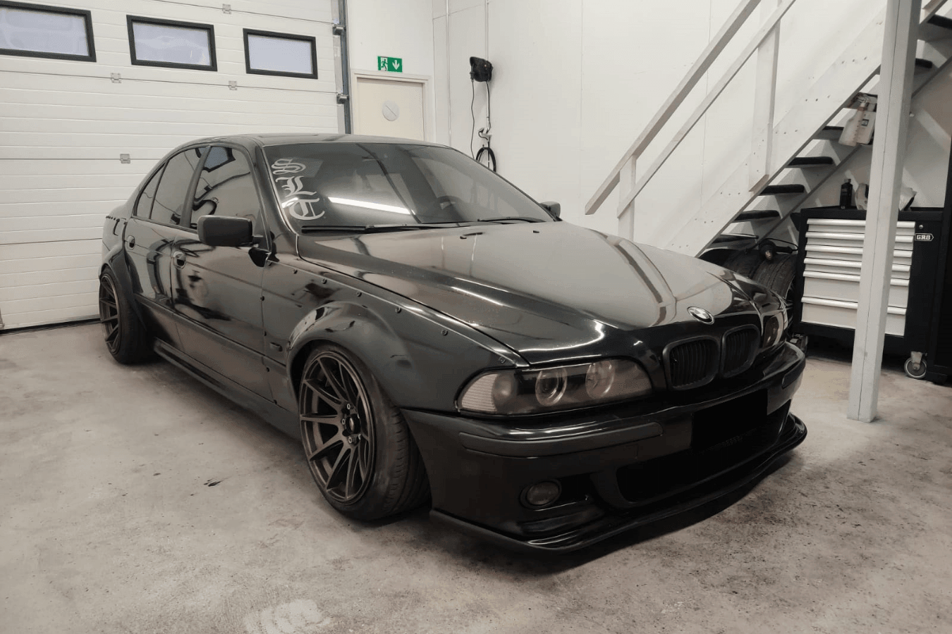 BMW 5-Series E39 Sedan Full Over Fender Kit (1996 - 2003)