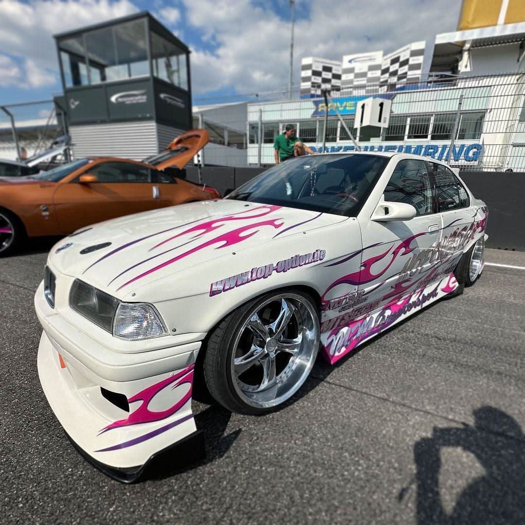 Universal Splitters